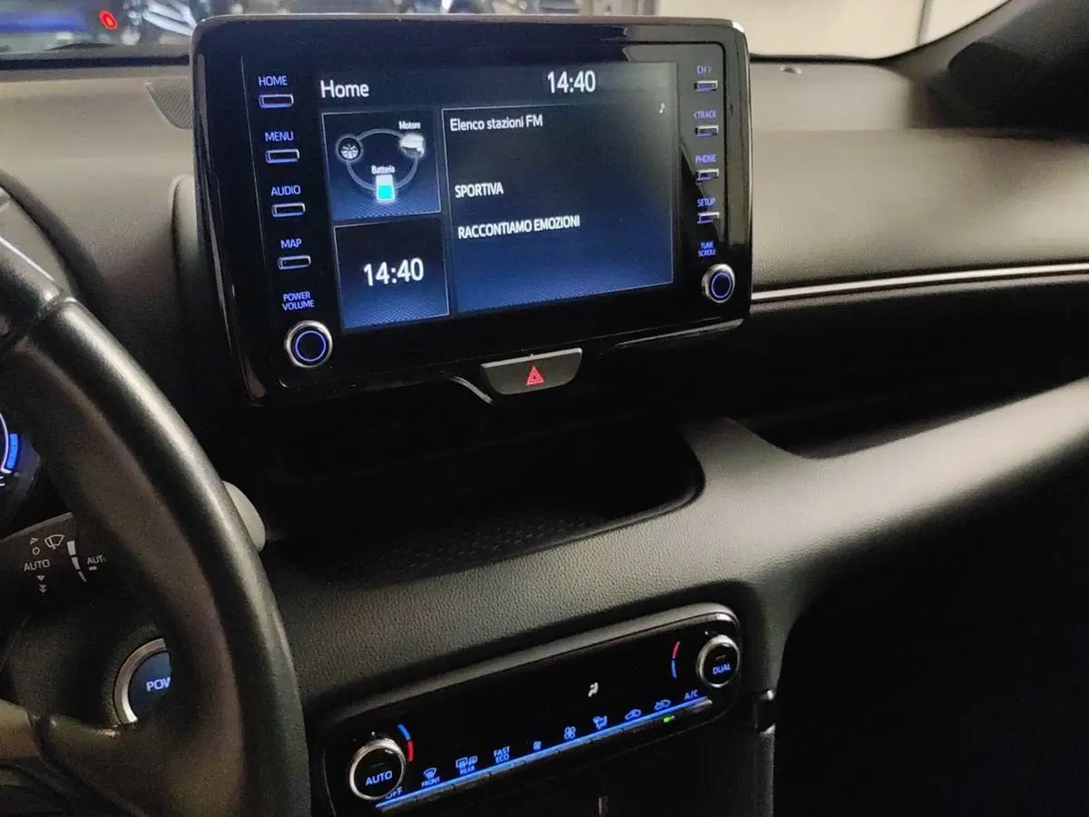 Toyota Yaris usata a Milano (11)