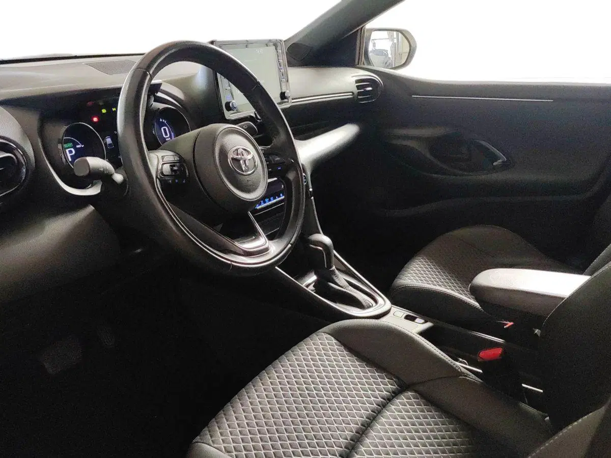 Toyota Yaris usata a Milano (8)