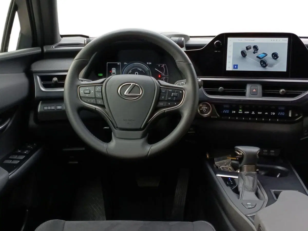 Lexus UX usata a Milano (8)