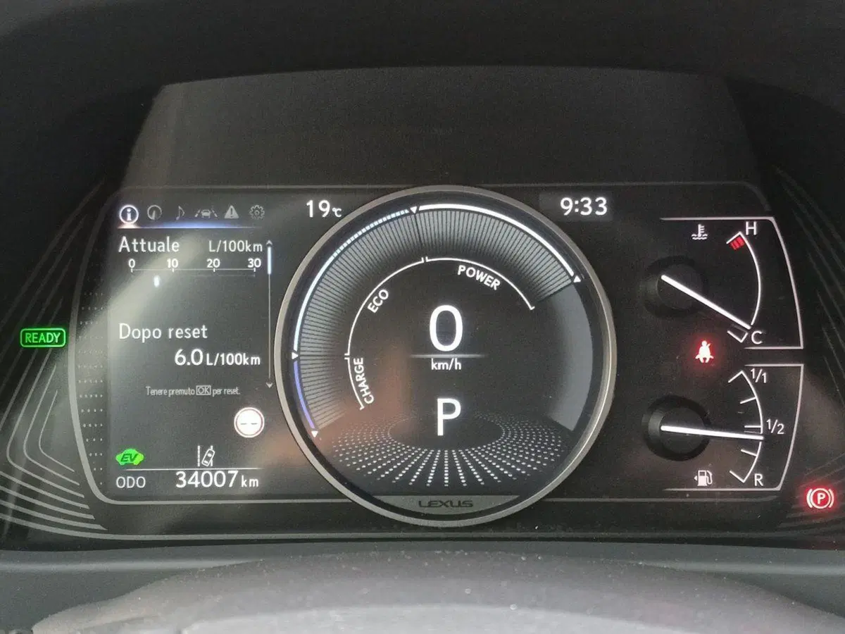 Lexus UX usata a Milano (9)