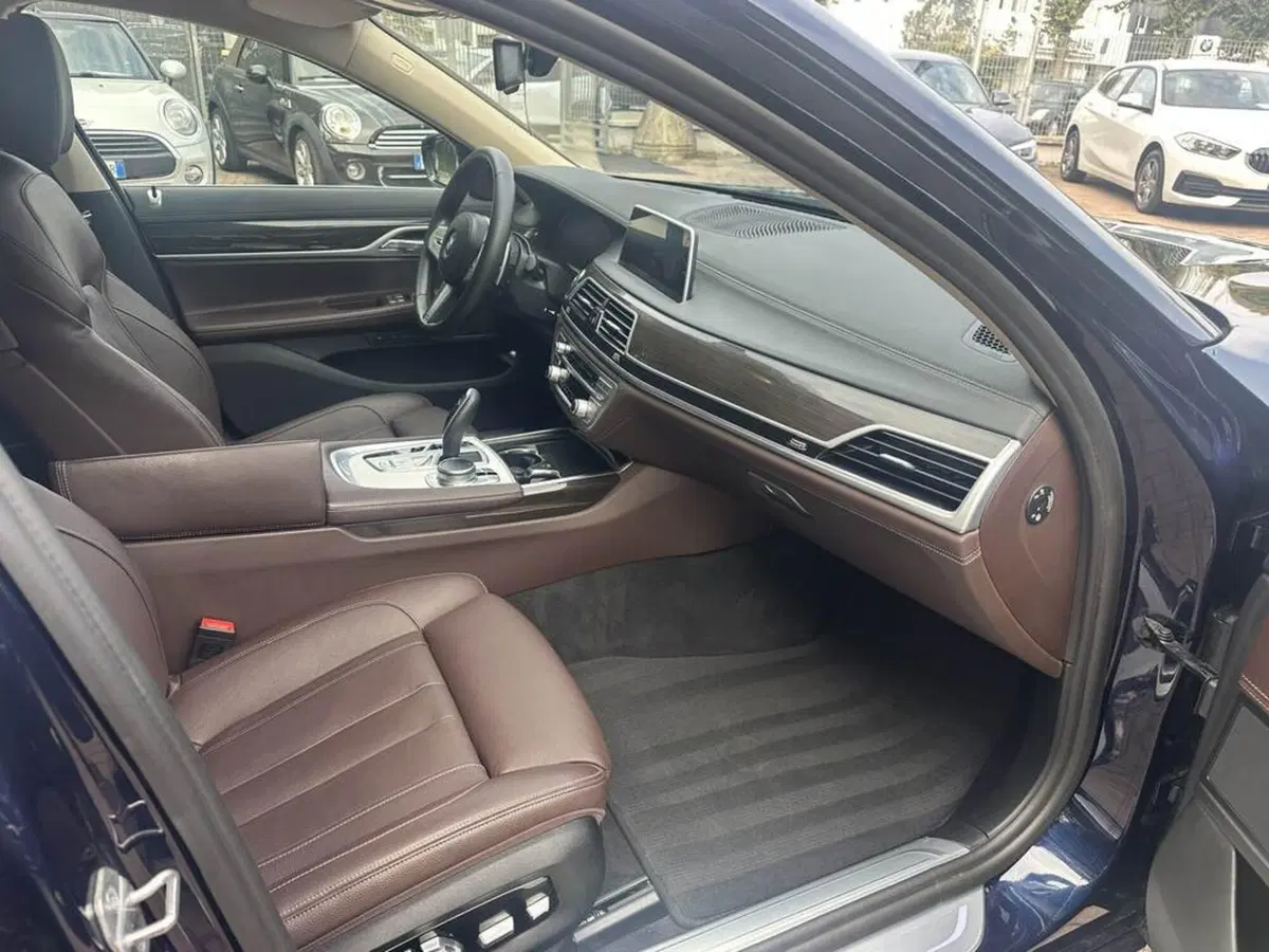 BMW Serie 7 usata a Alessandria (13)
