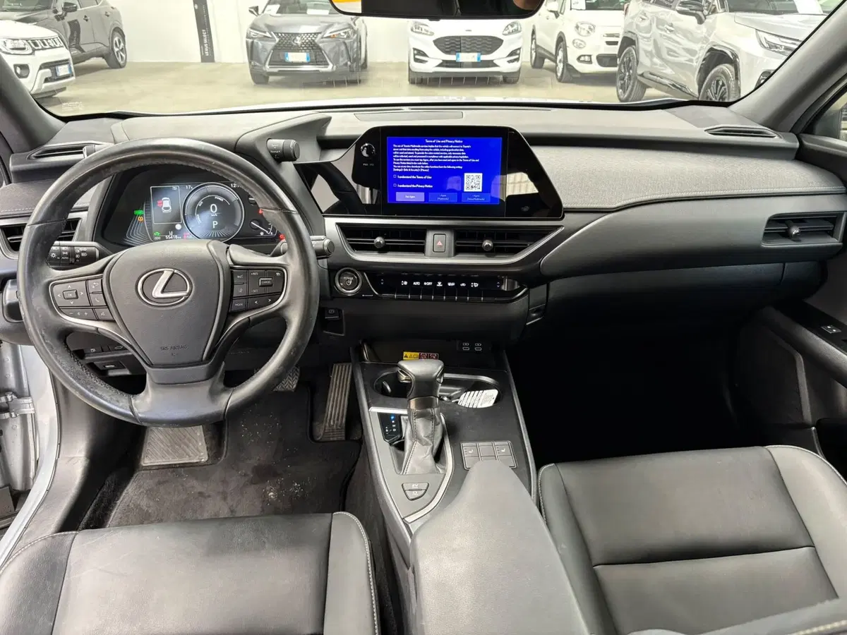 Lexus UX usata a Modena (12)