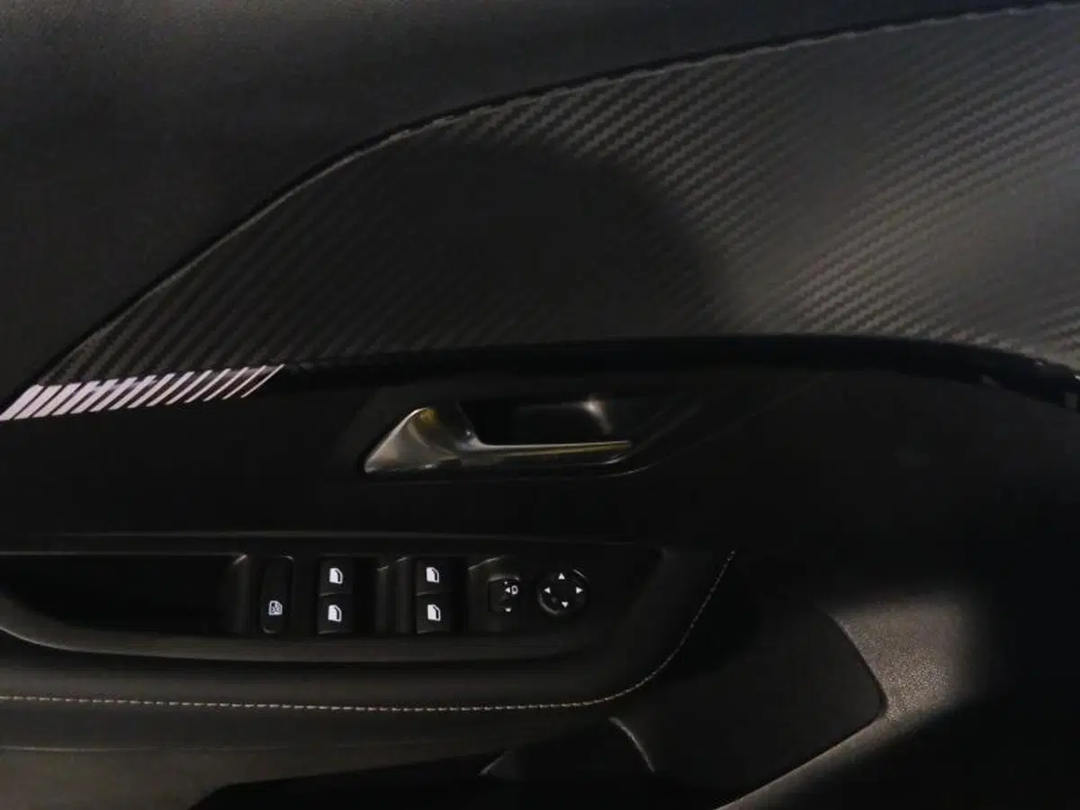 Peugeot 208 nuova a Genova (12)