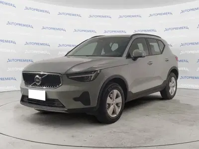 Volvo XC40 B3 automatico Essential nuova a Como