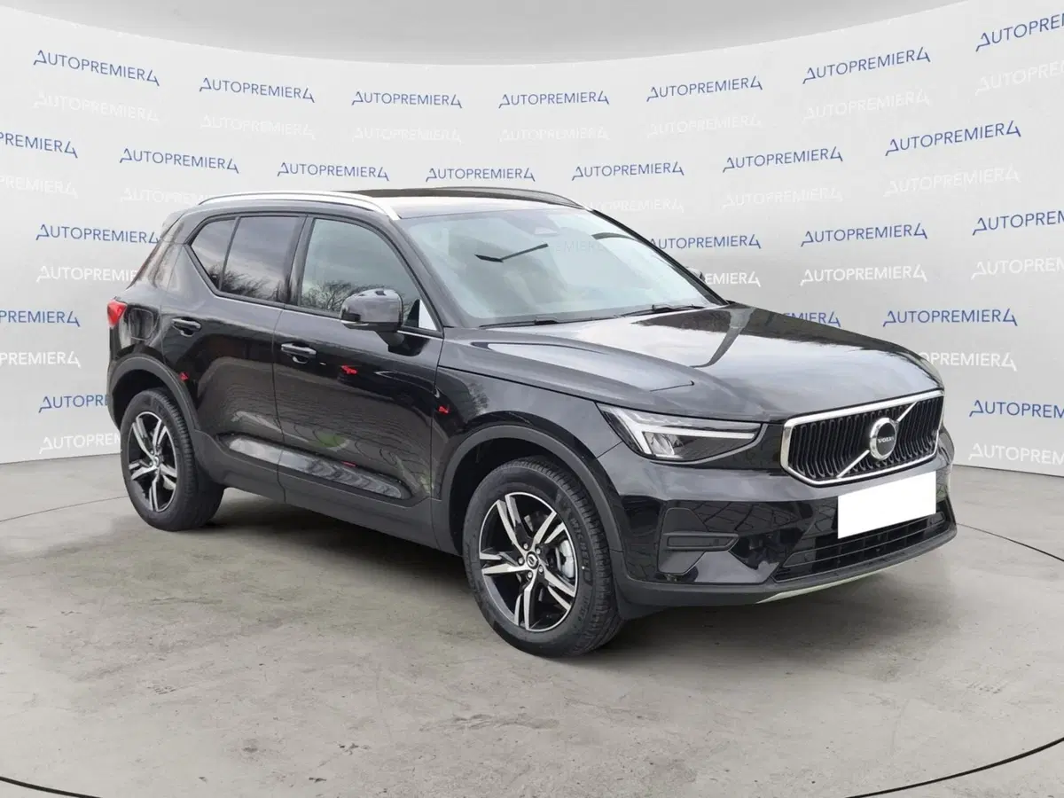 Volvo XC40 nuova a Como (2)