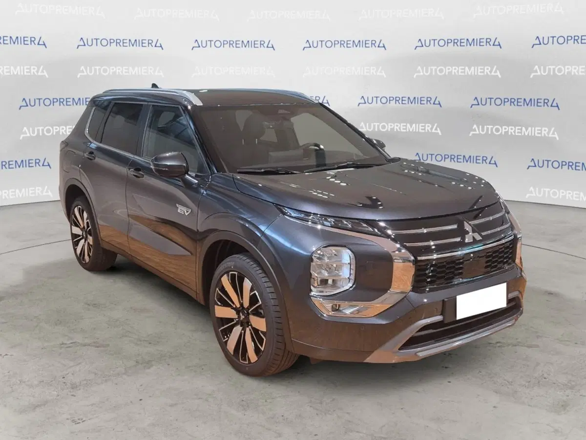 Mitsubishi Outlander nuova a Como (3)