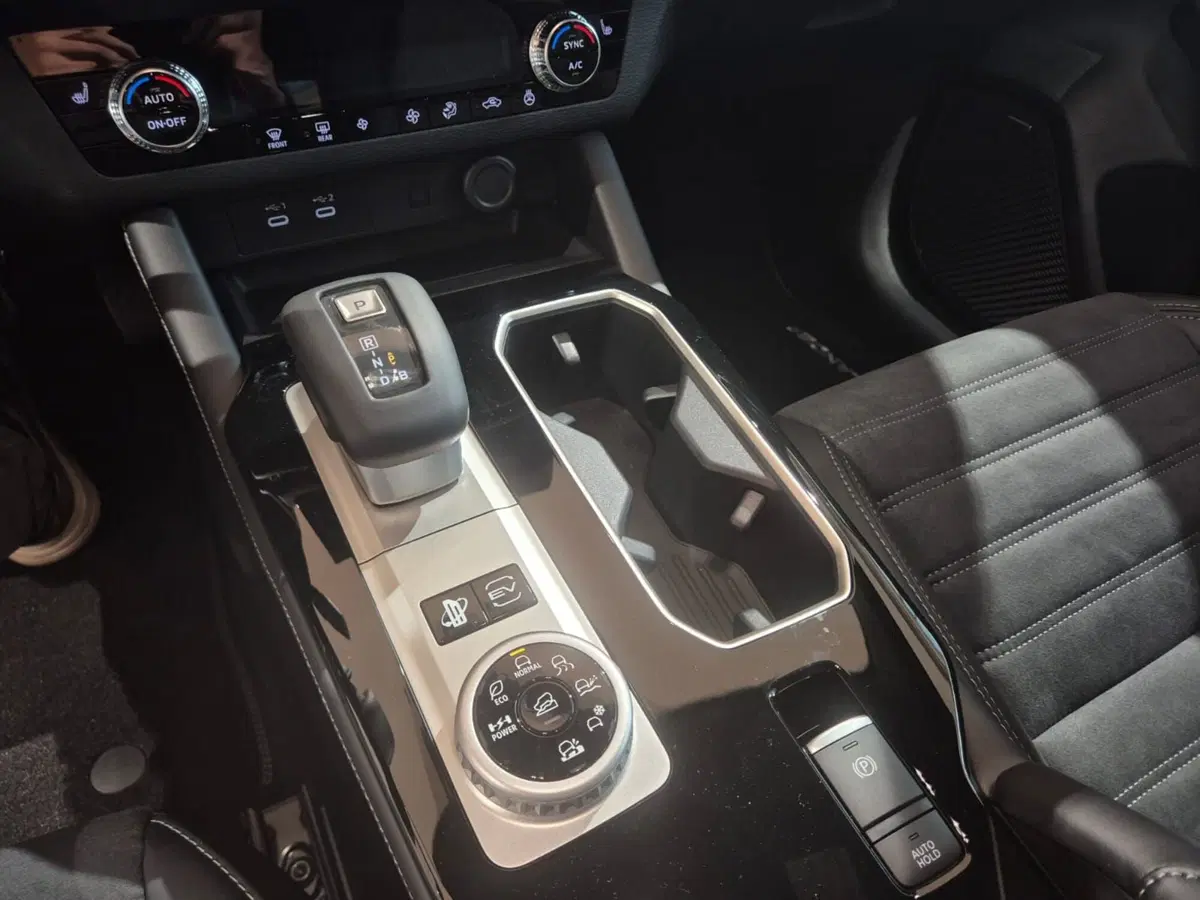 Mitsubishi Outlander nuova a Como (8)