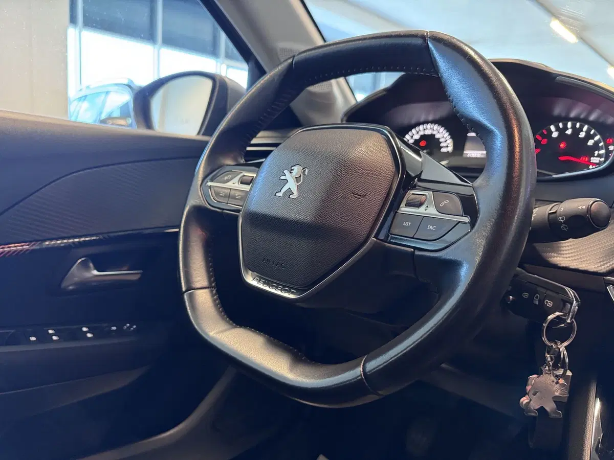 Peugeot 208 usata a Messina (14)