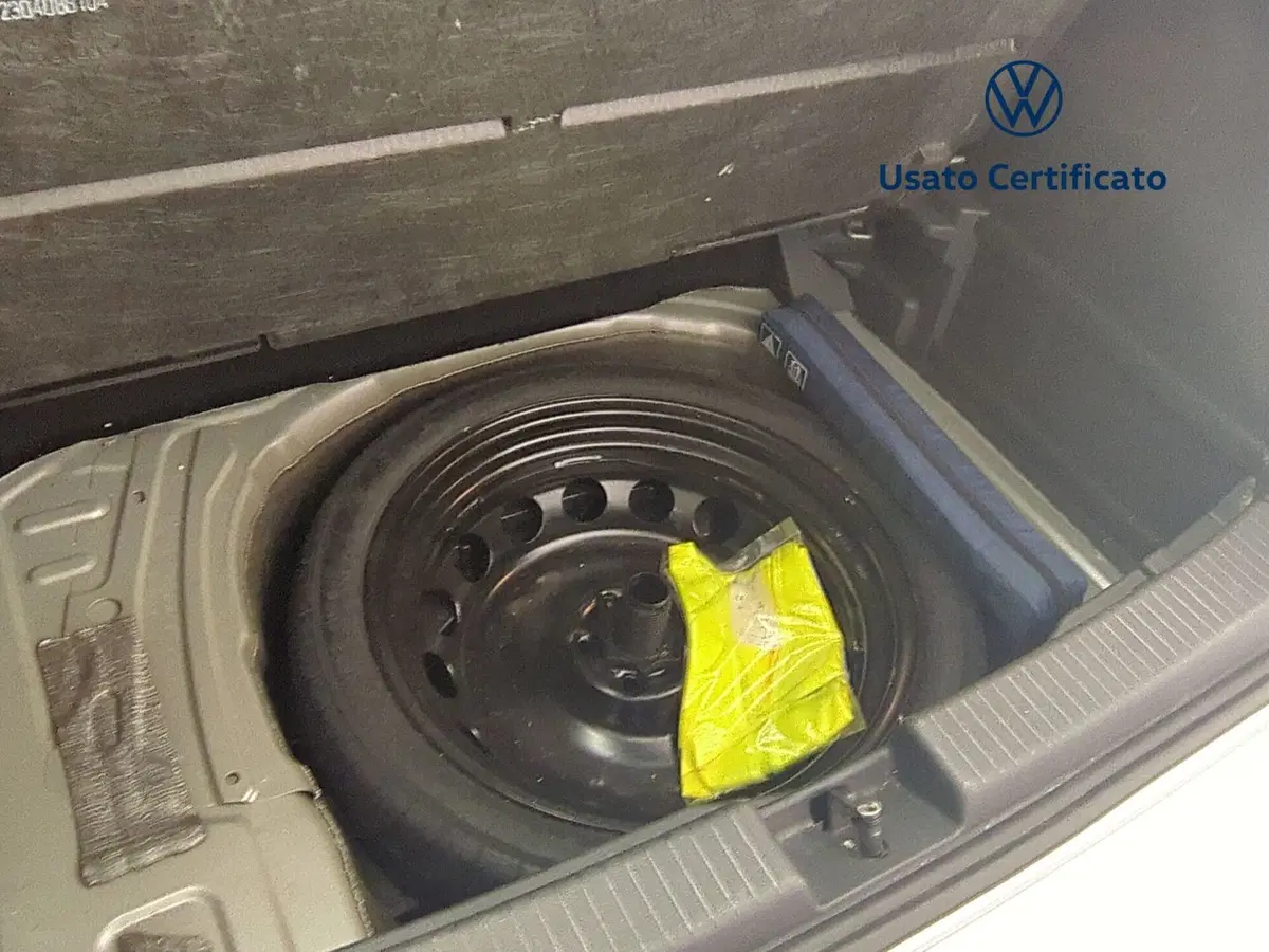 Volkswagen T-Cross usata a Avellino (11)