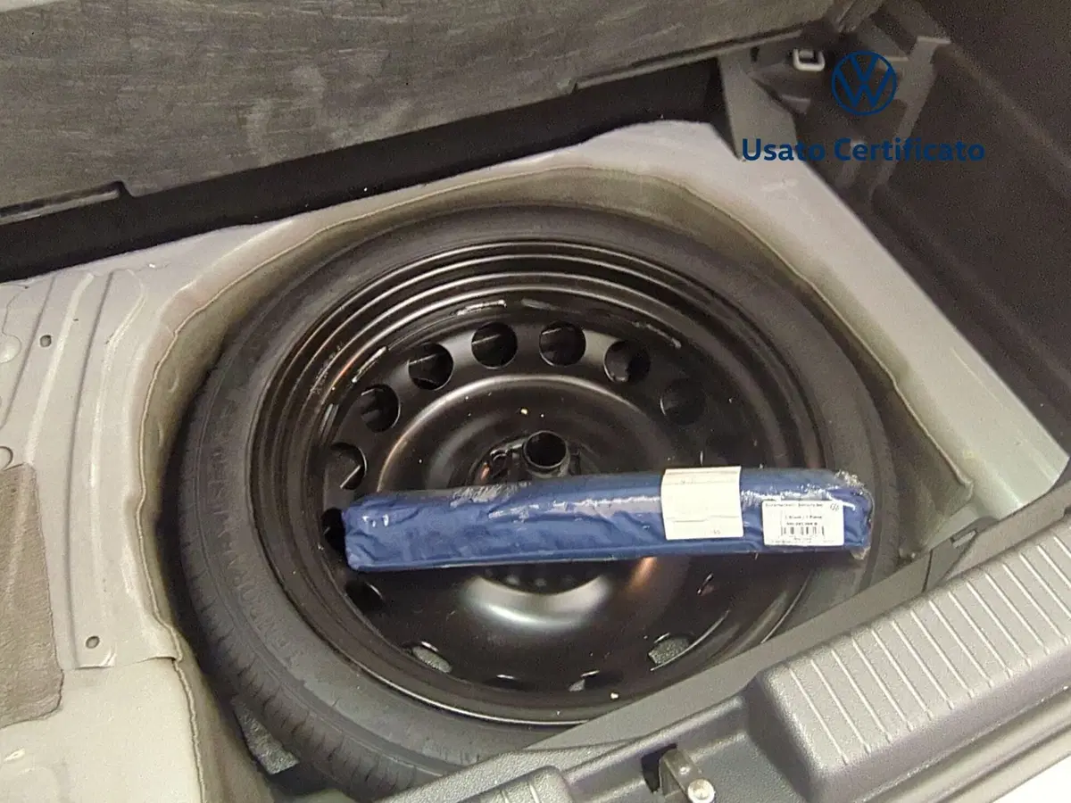 Volkswagen T-Cross usata a Avellino (12)