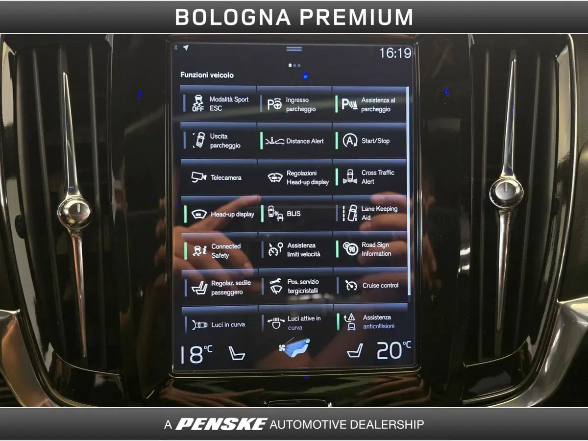 Volvo V90 Cross Country usata a Bologna (17)