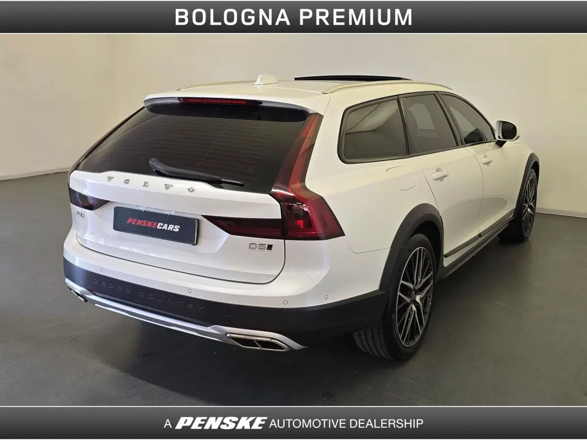 Volvo V90 Cross Country usata a Bologna (2)
