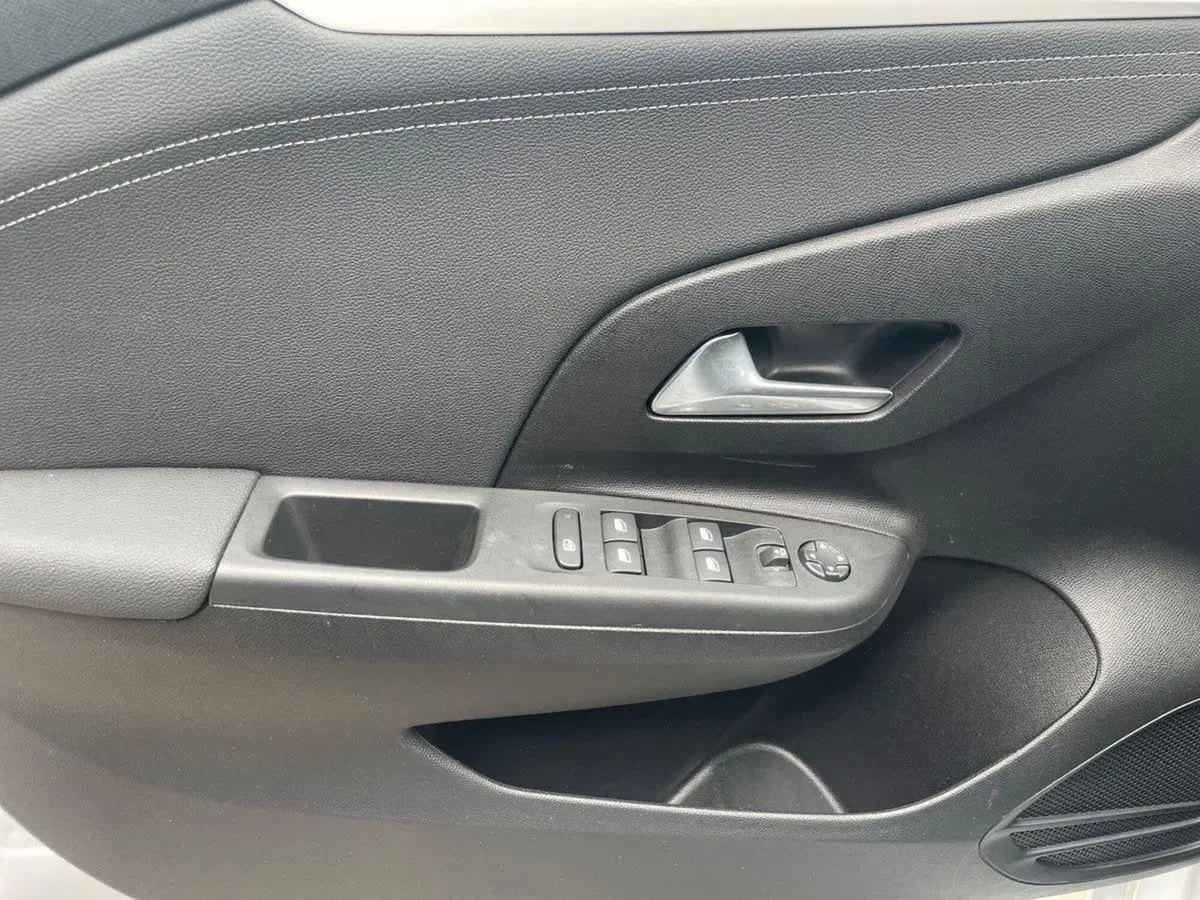 Opel Corsa nuova a Salerno (13)