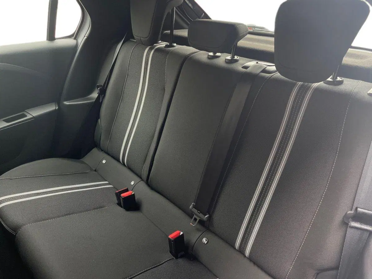 Opel Corsa nuova a Salerno (14)