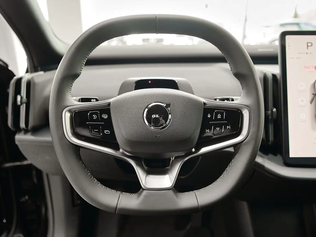 Volvo EX30 nuova a Prato (8)