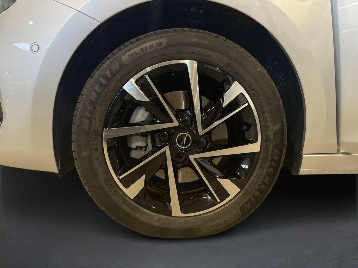 Opel Corsa nuova a Salerno (8)