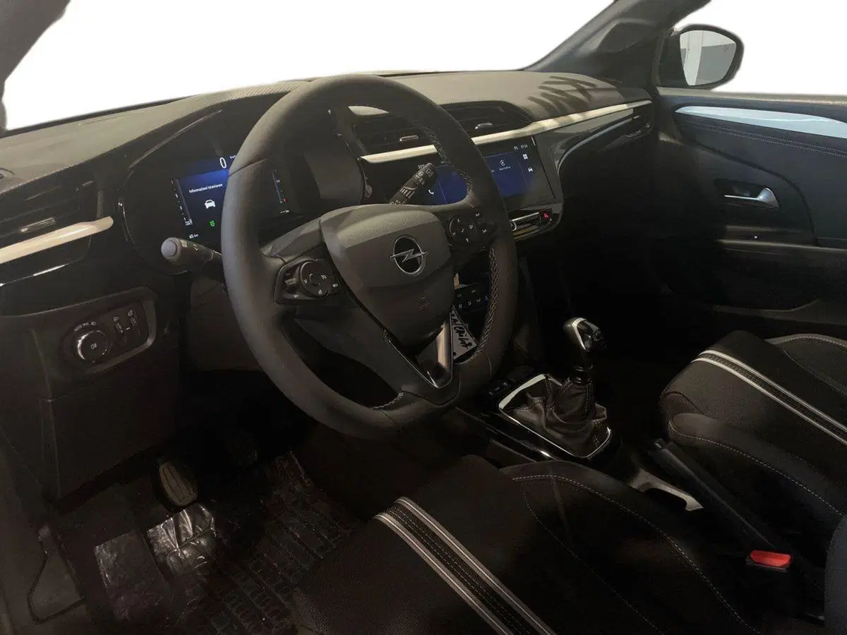 Opel Corsa nuova a Salerno (9)