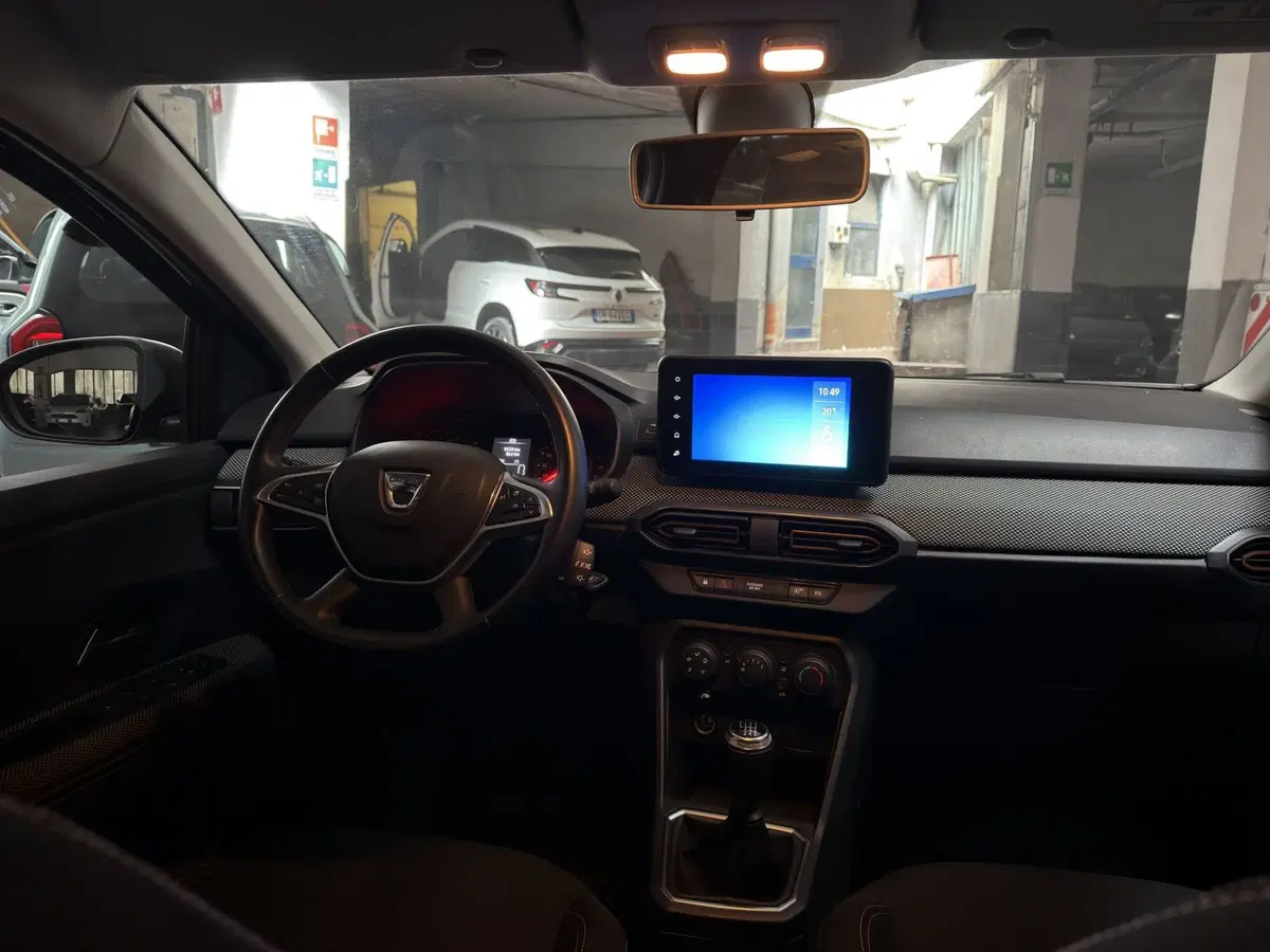 Dacia Sandero usata a Milano (18)