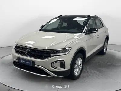 Volkswagen T-Roc 1.0 TSI Life del 2023 usata a Carnago