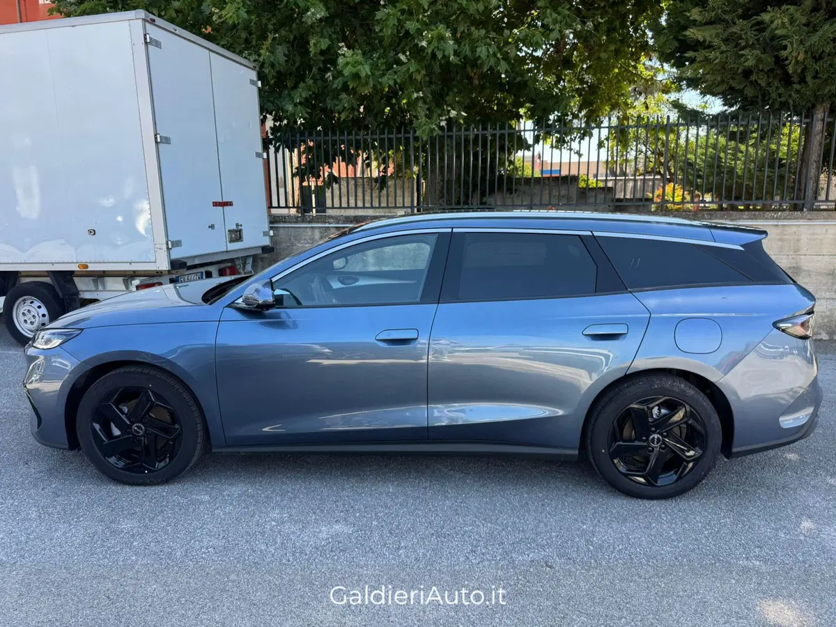 Byd Seal 6 DM-i Station Wagon nuova a Salerno (10)