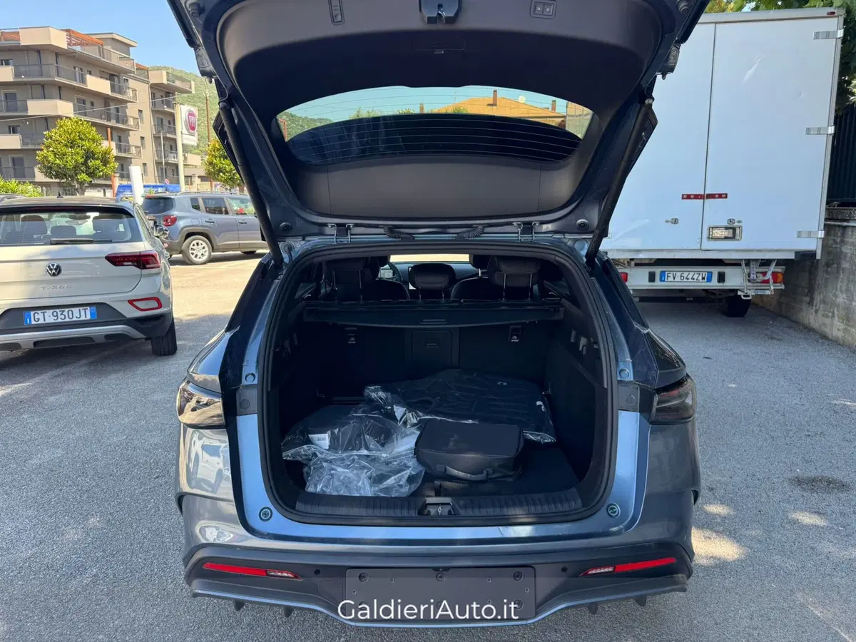 Byd Seal 6 DM-i Station Wagon nuova a Salerno (12)