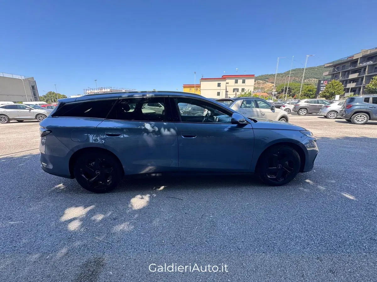 Byd Seal 6 DM-i Station Wagon nuova a Salerno (16)