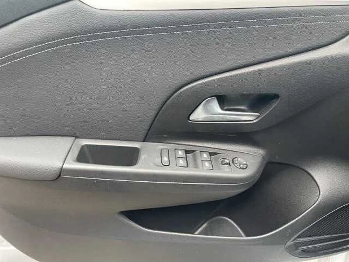 Opel Corsa nuova a Salerno (13)