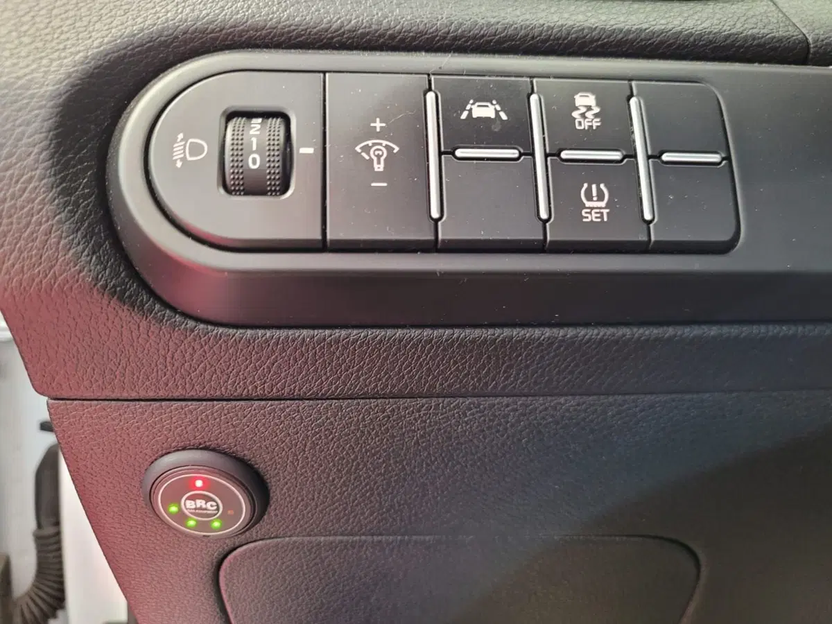 Kia XCeed usata a Rimini (17)