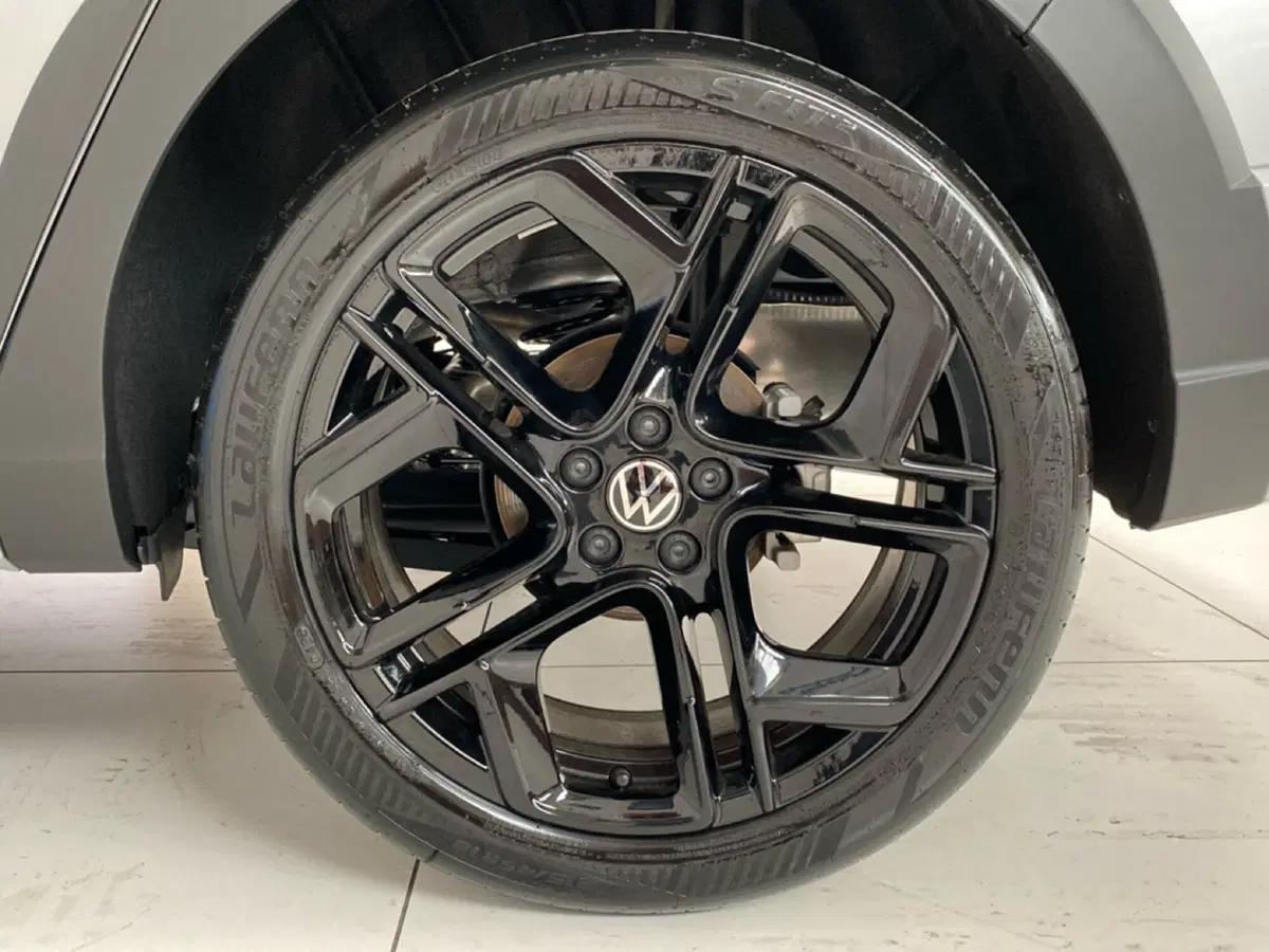 Volkswagen Taigo nuova a Lodi (11)
