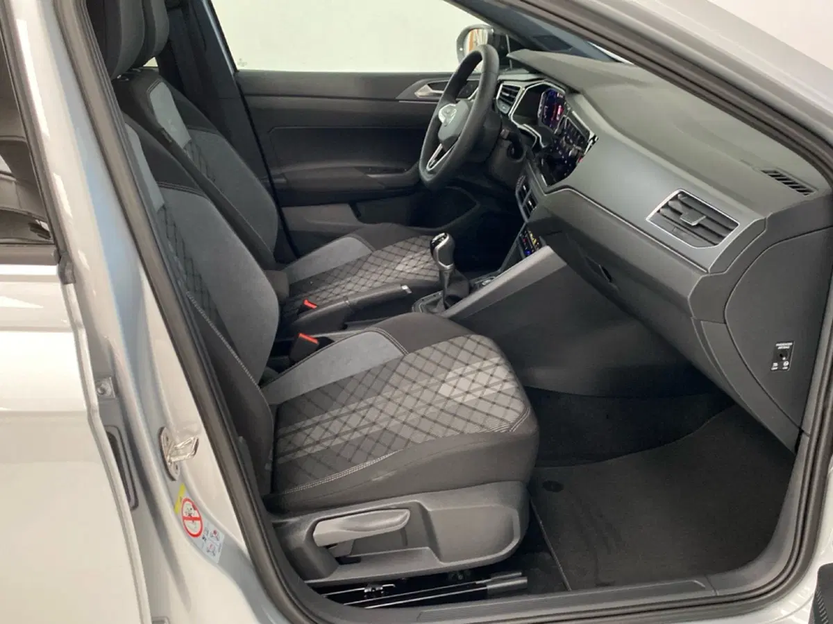 Volkswagen Taigo nuova a Lodi (6)