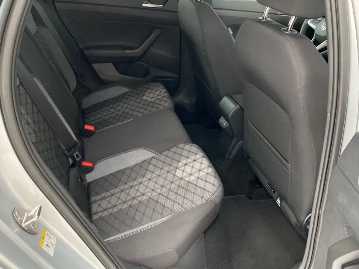 Volkswagen Taigo nuova a Lodi (7)