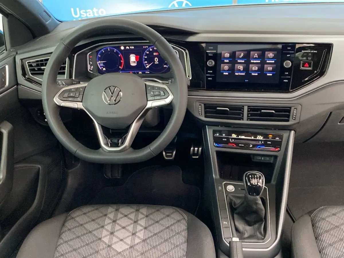 Volkswagen Taigo nuova a Lodi (8)