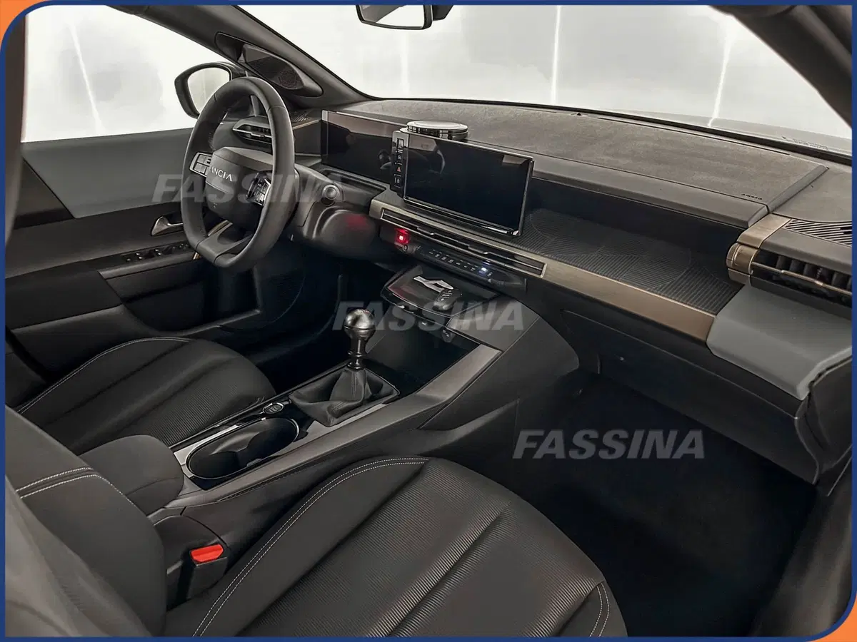 Lancia Ypsilon nuova a Milano (13)