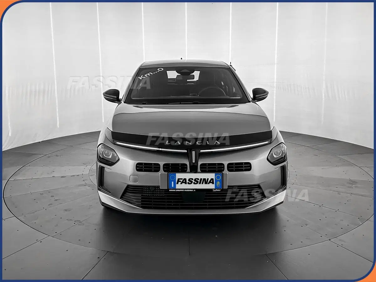 Lancia Ypsilon nuova a Milano (2)
