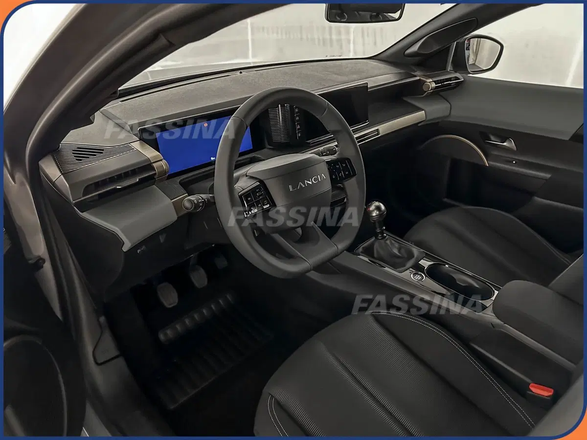 Lancia Ypsilon nuova a Milano (9)