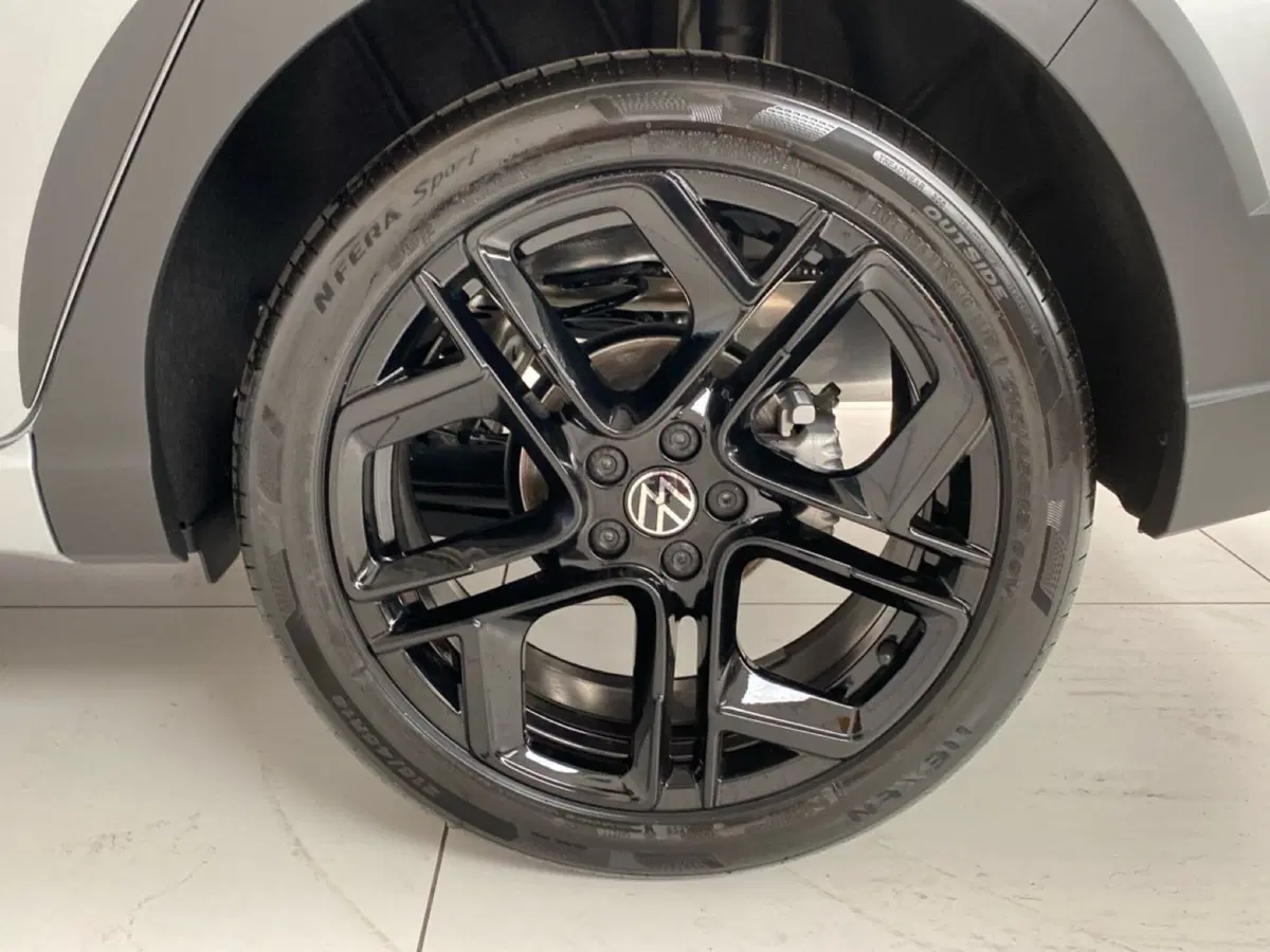 Volkswagen Taigo nuova a Lodi (11)