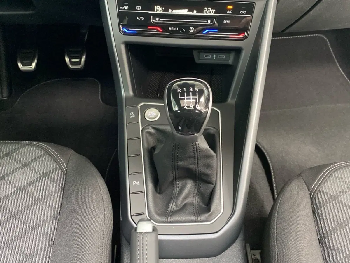 Volkswagen Taigo nuova a Lodi (12)