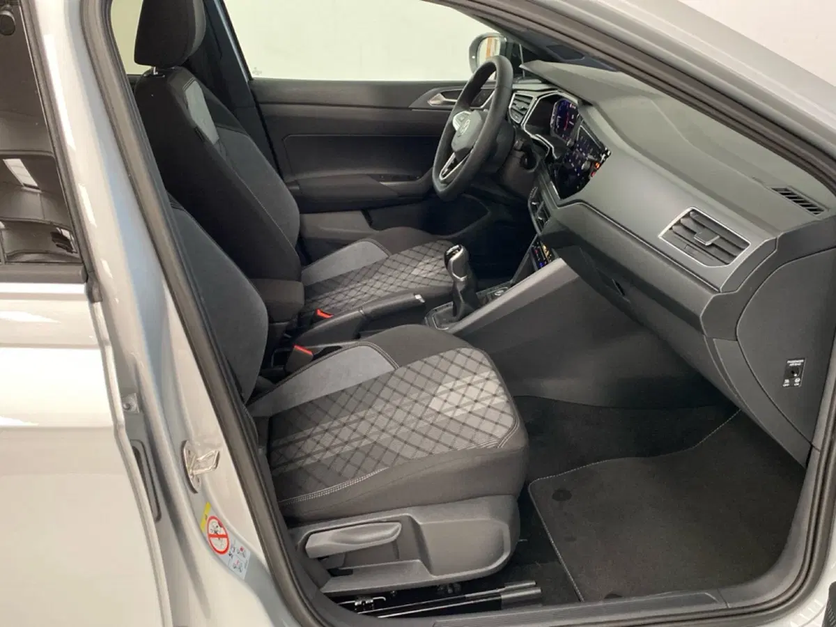 Volkswagen Taigo nuova a Lodi (6)