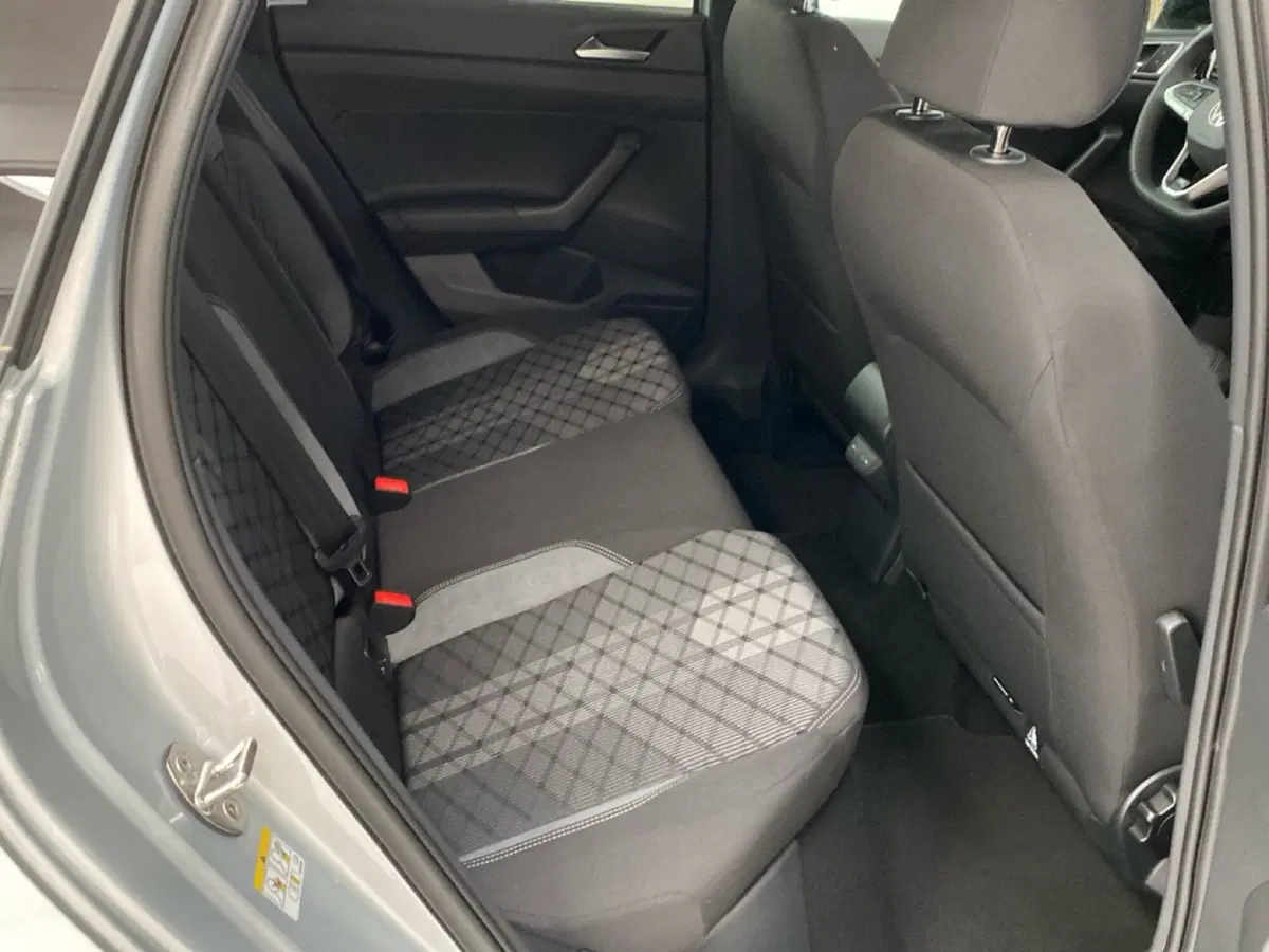 Volkswagen Taigo nuova a Lodi (7)