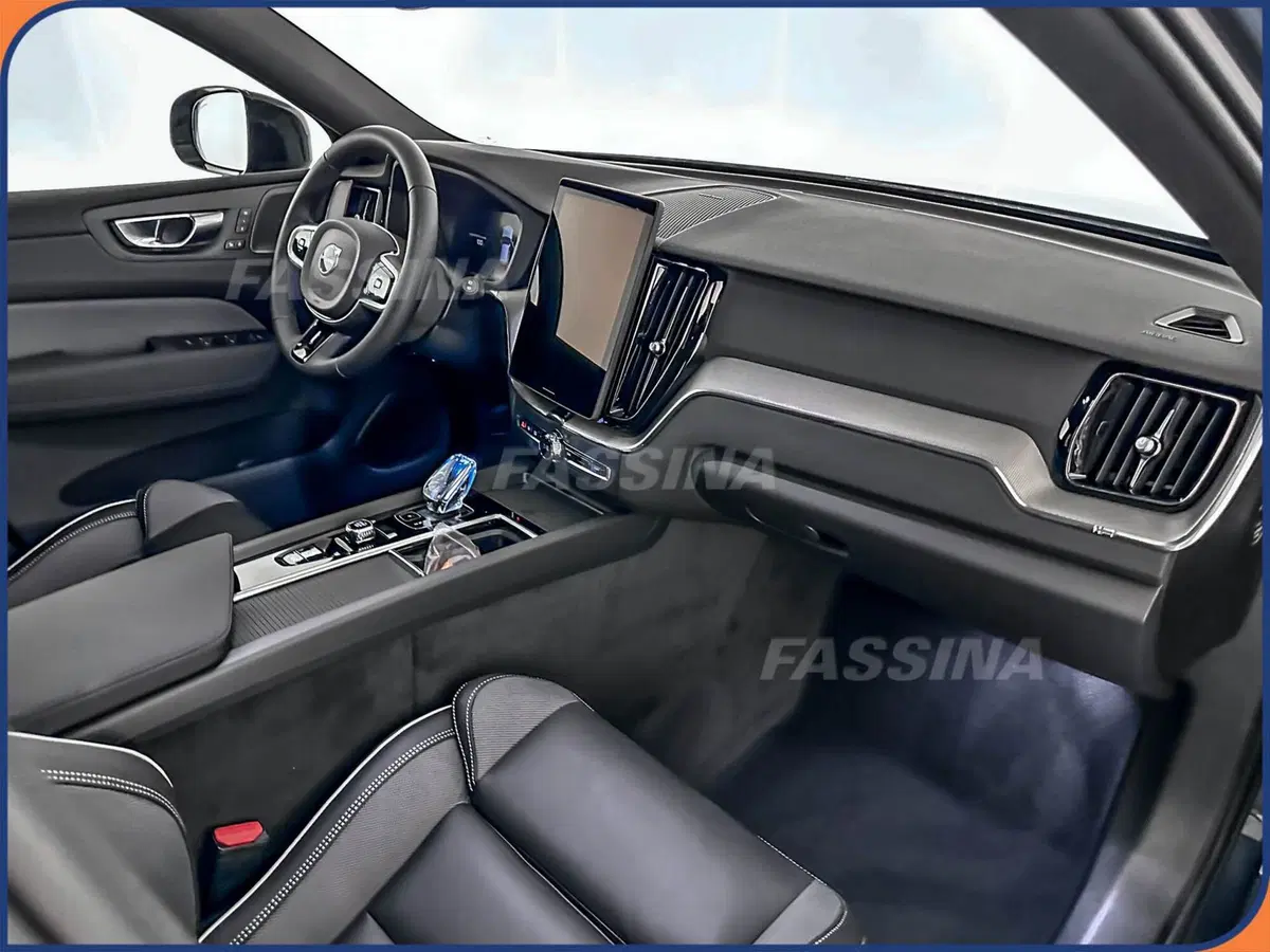 Volvo XC60 nuova a Milano (13)