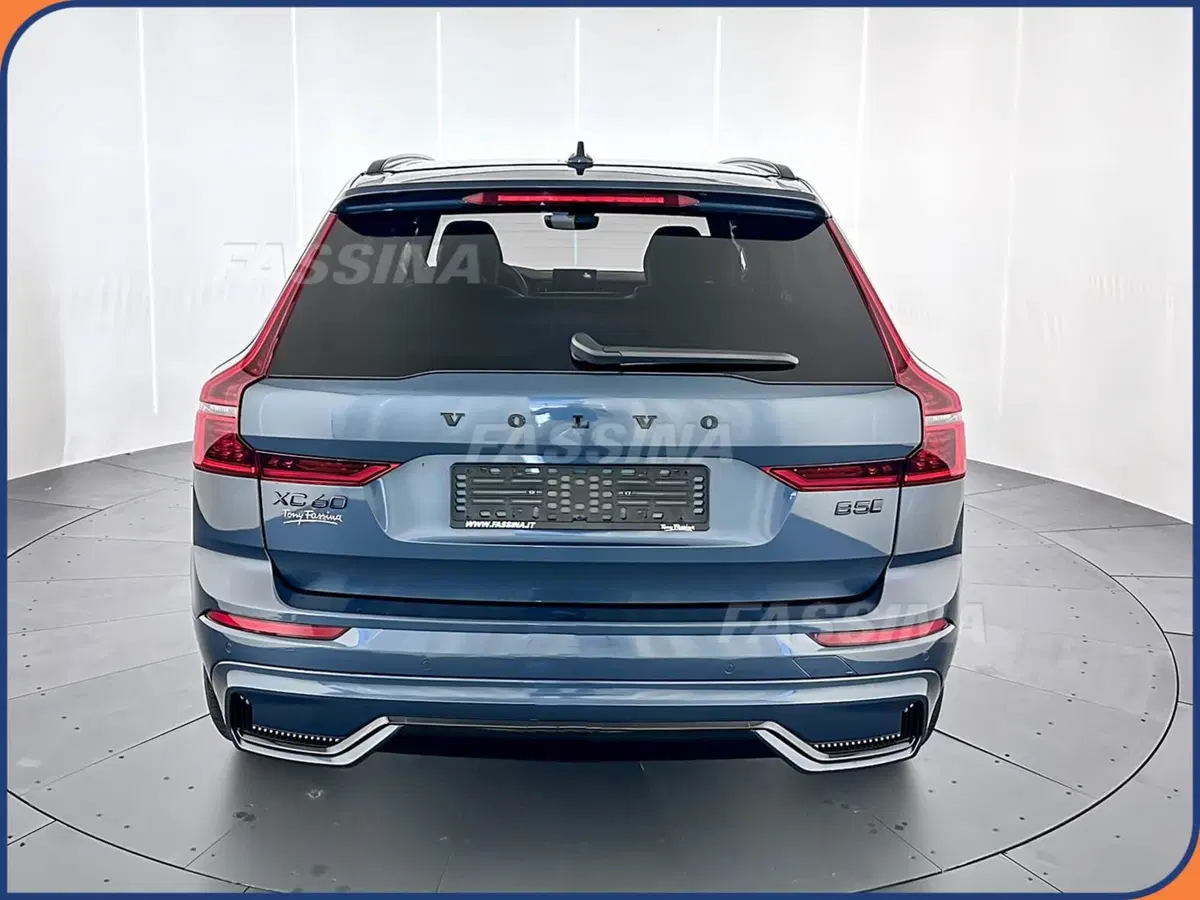 Volvo XC60 nuova a Milano (5)
