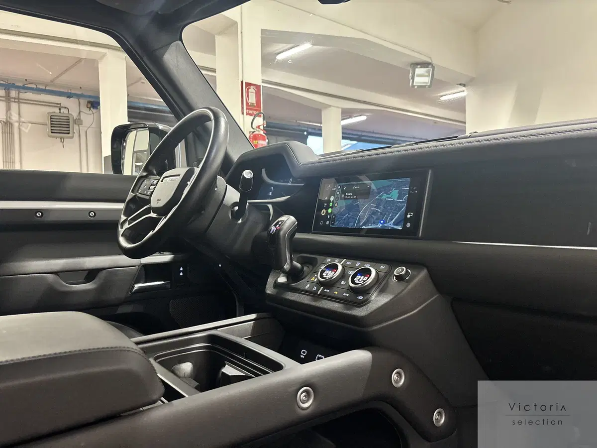 Land Rover Defender usata a Brescia (19)