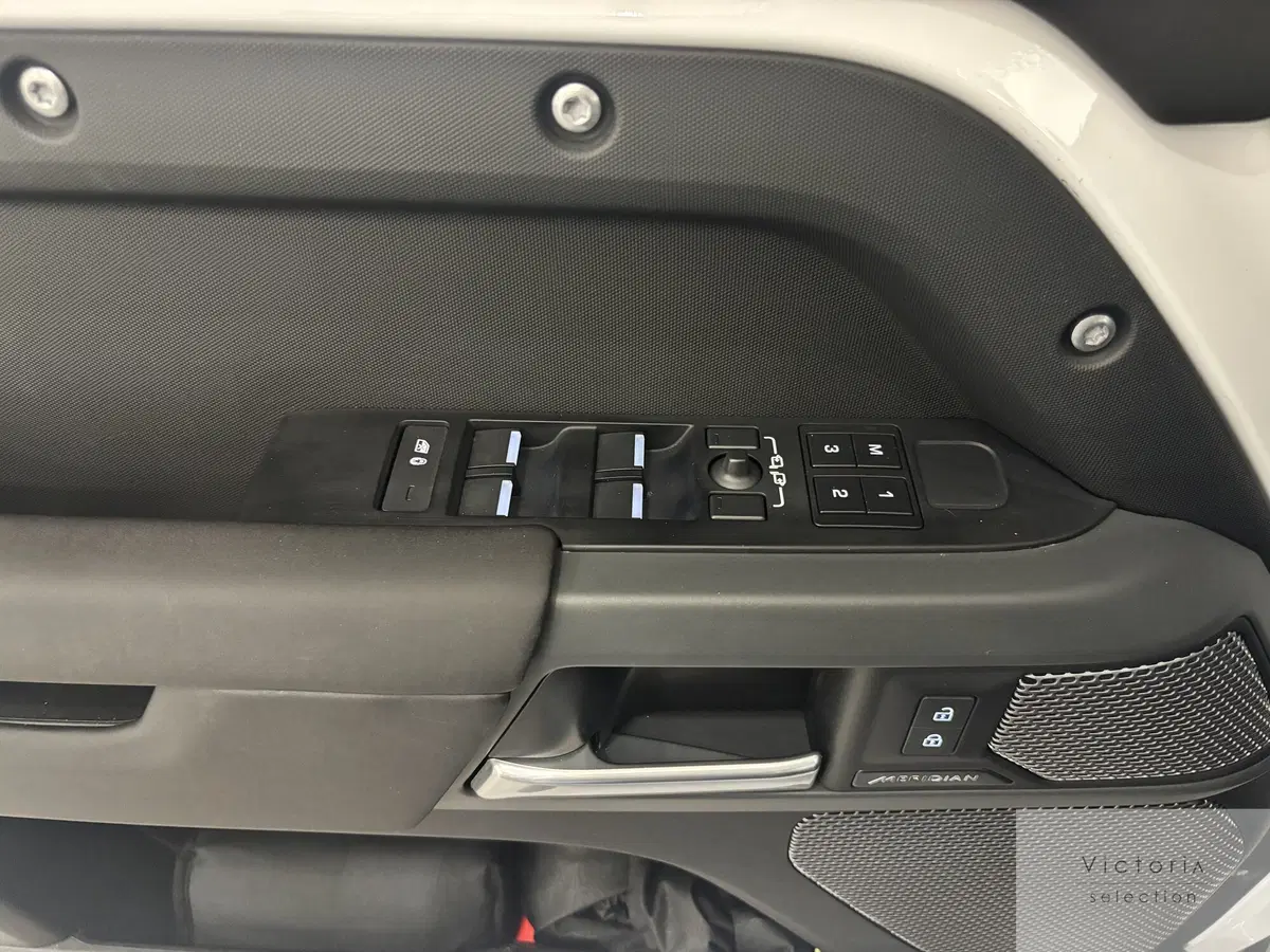 Land Rover Defender usata a Brescia (9)