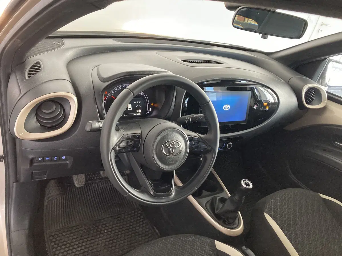 Toyota Aygo X usata a Foggia (11)