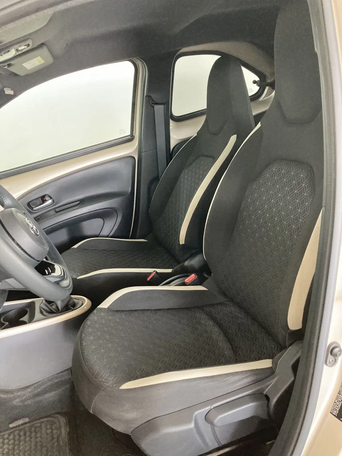 Toyota Aygo X usata a Foggia (7)