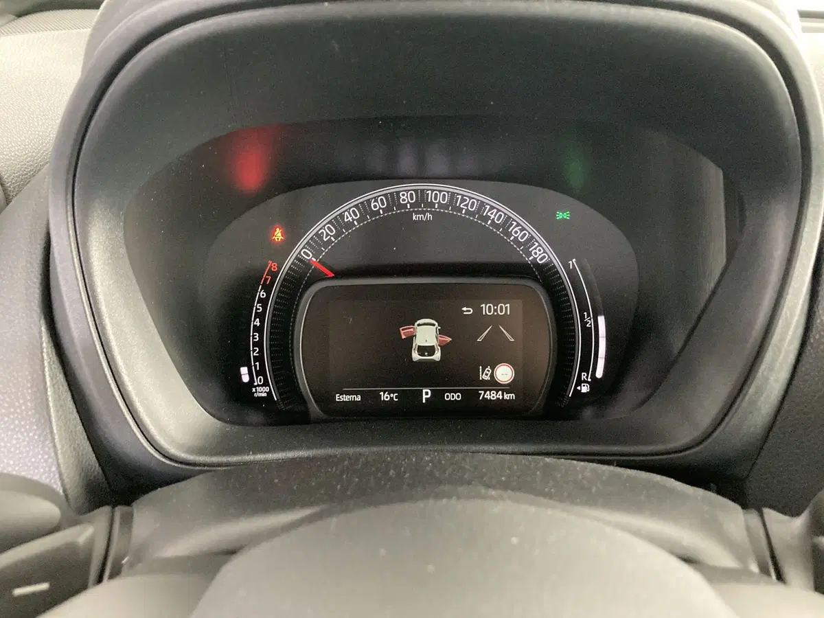 Toyota Aygo X usata a Foggia (11)