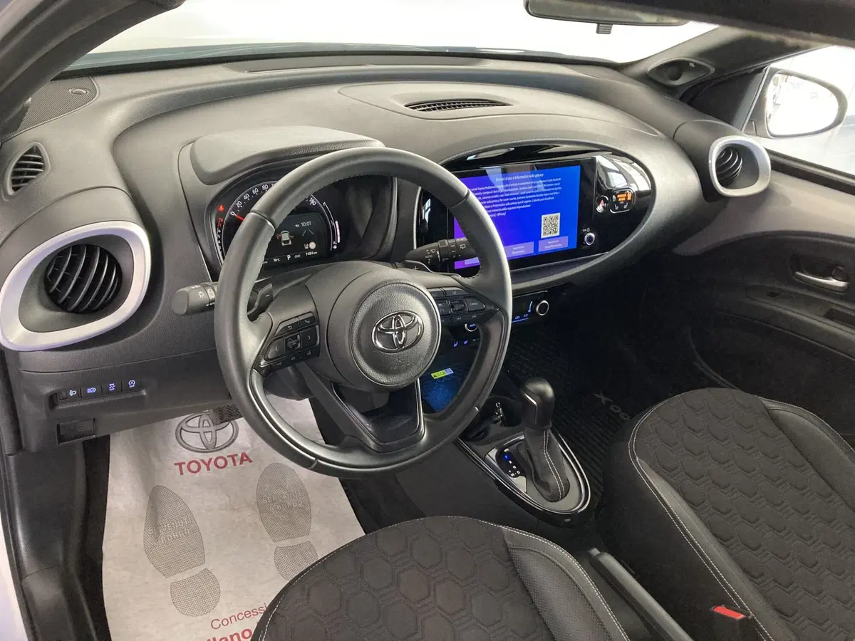 Toyota Aygo X usata a Foggia (9)