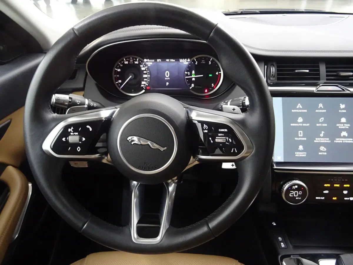 Jaguar E-Pace usata a Como (10)