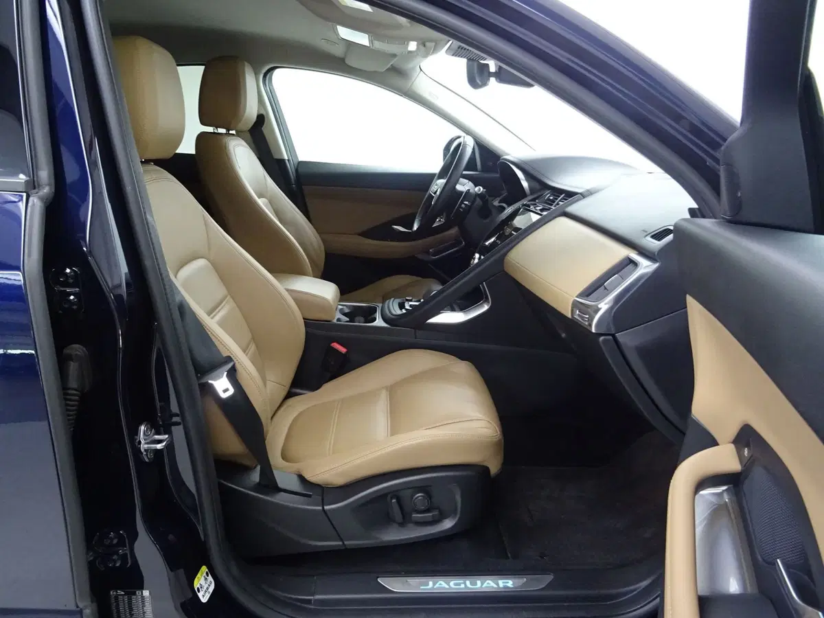 Jaguar E-Pace usata a Como (3)