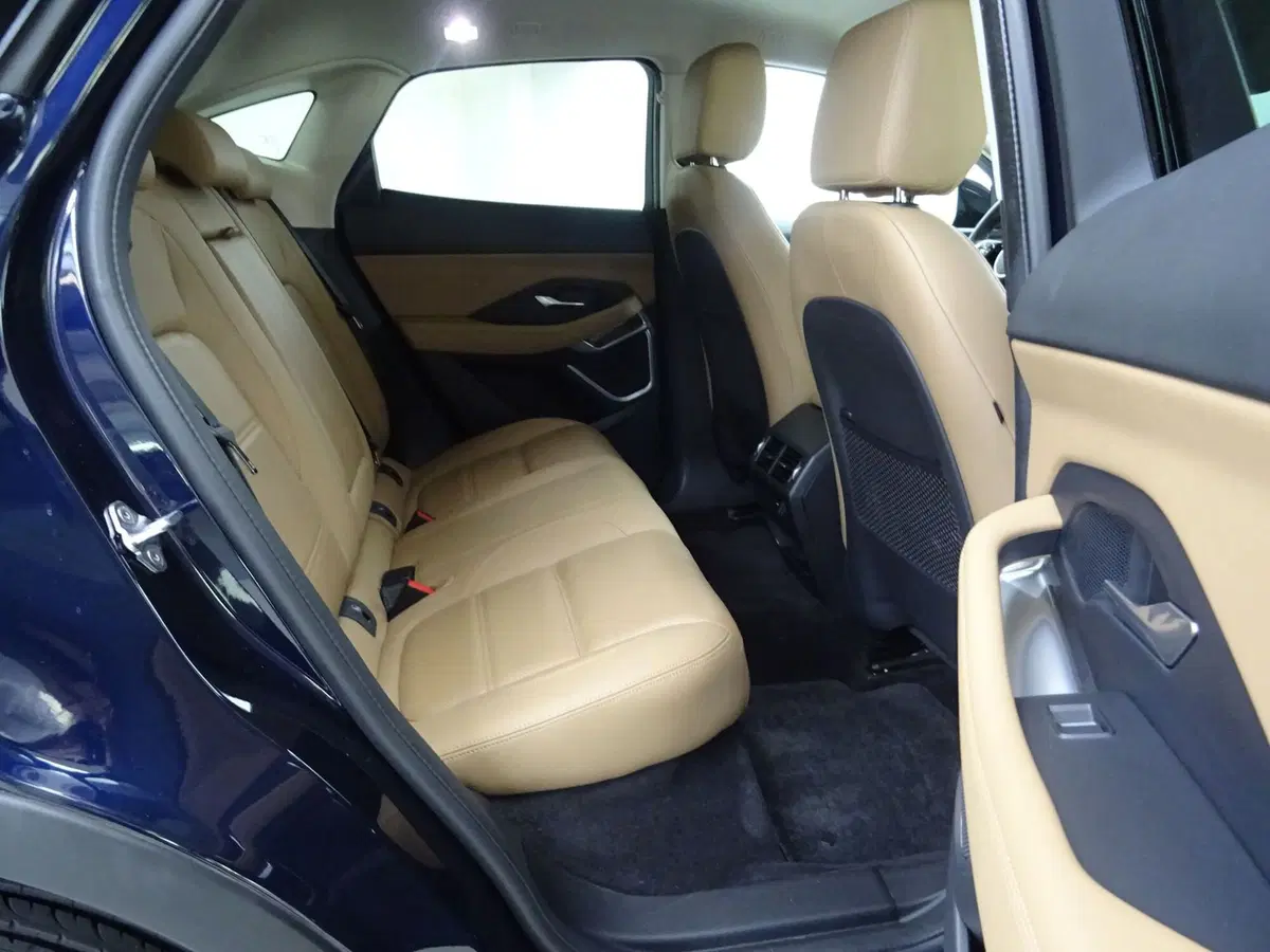Jaguar E-Pace usata a Como (5)
